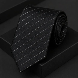 Czarny krawat w paski – elegancki model